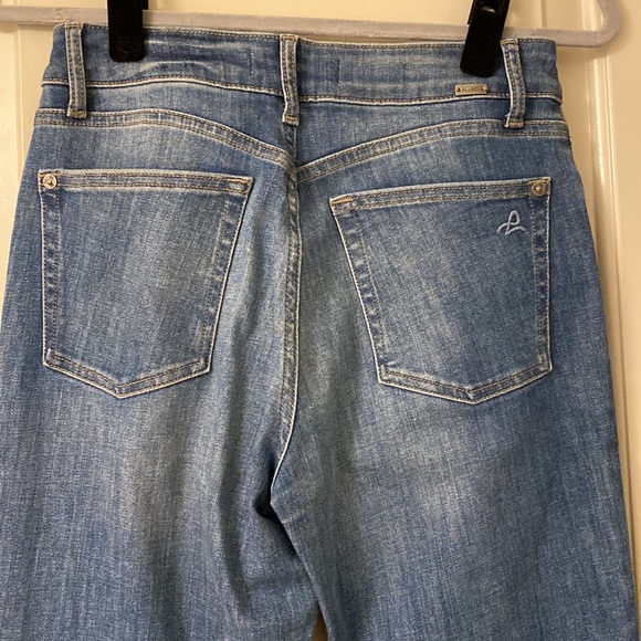 DL 1961 Heather High Rise Flare. Like new, worn once. - Picture 3 of 4